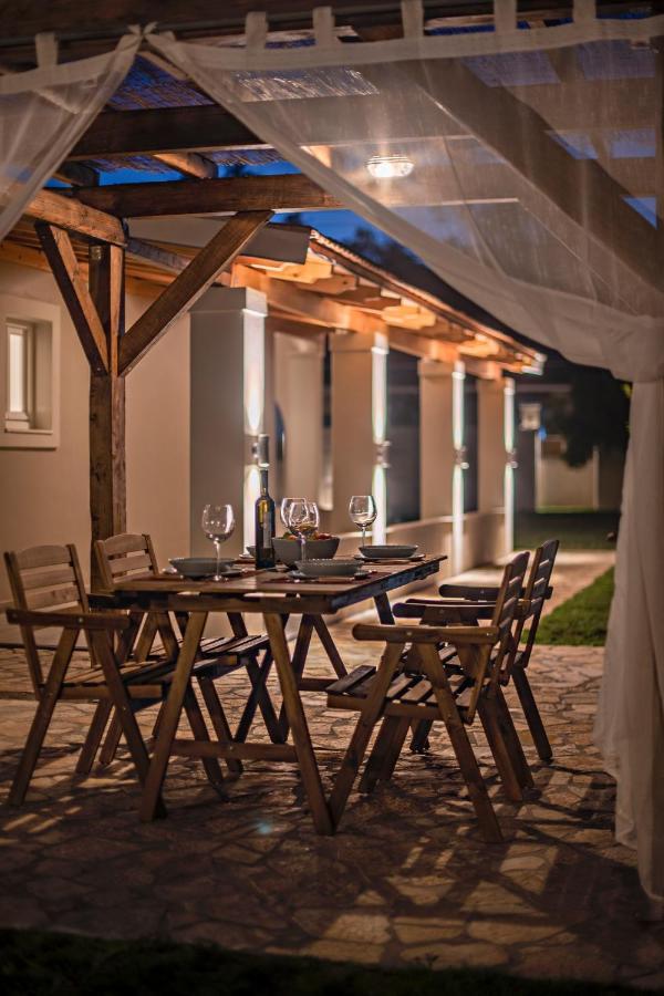 Villa Veneto Luxury Holidays Melíssia Buitenkant foto